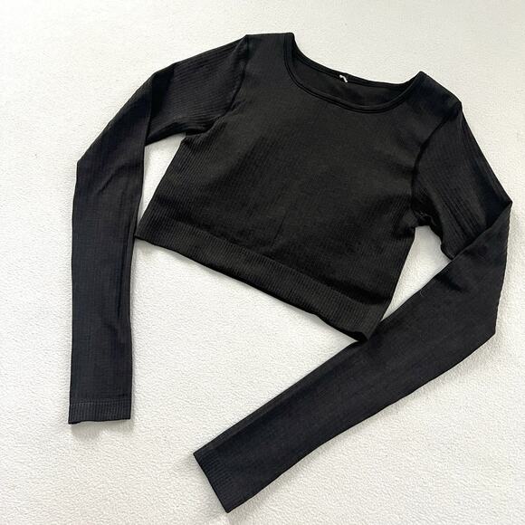 Lululemon Women Solid Black Ebb to Street Long Sleeve Cropped Top Built In Bra 6 - Picture 2 of 7